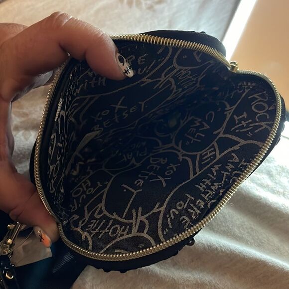 Betsey Johnson Heart Shaped Black Sequins Wristlet Evening Cocktail Purse - Picture 5 of 7